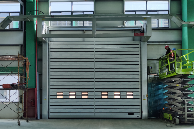 快速（sù）提升卷簾門