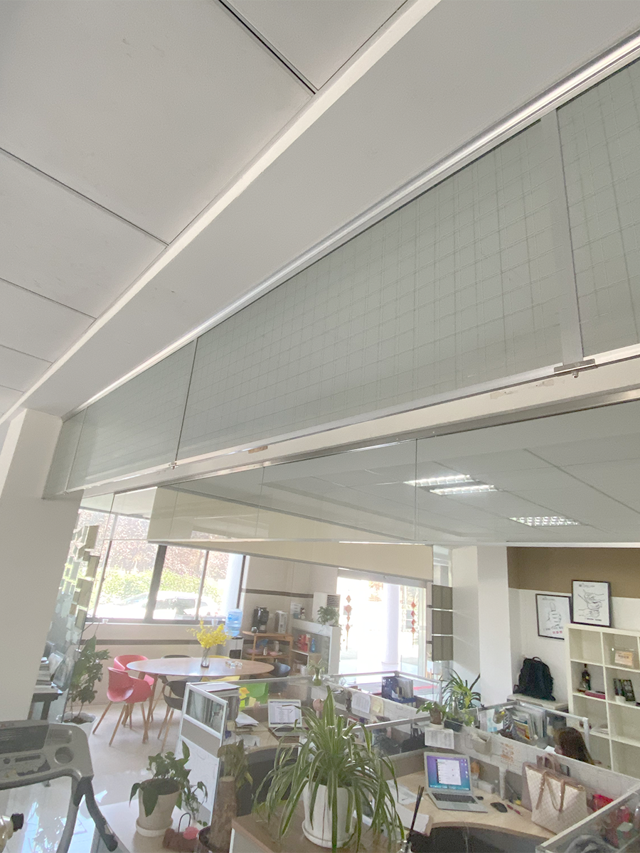 玻璃擋煙垂（chuí）壁(夾絲（sī）玻璃)