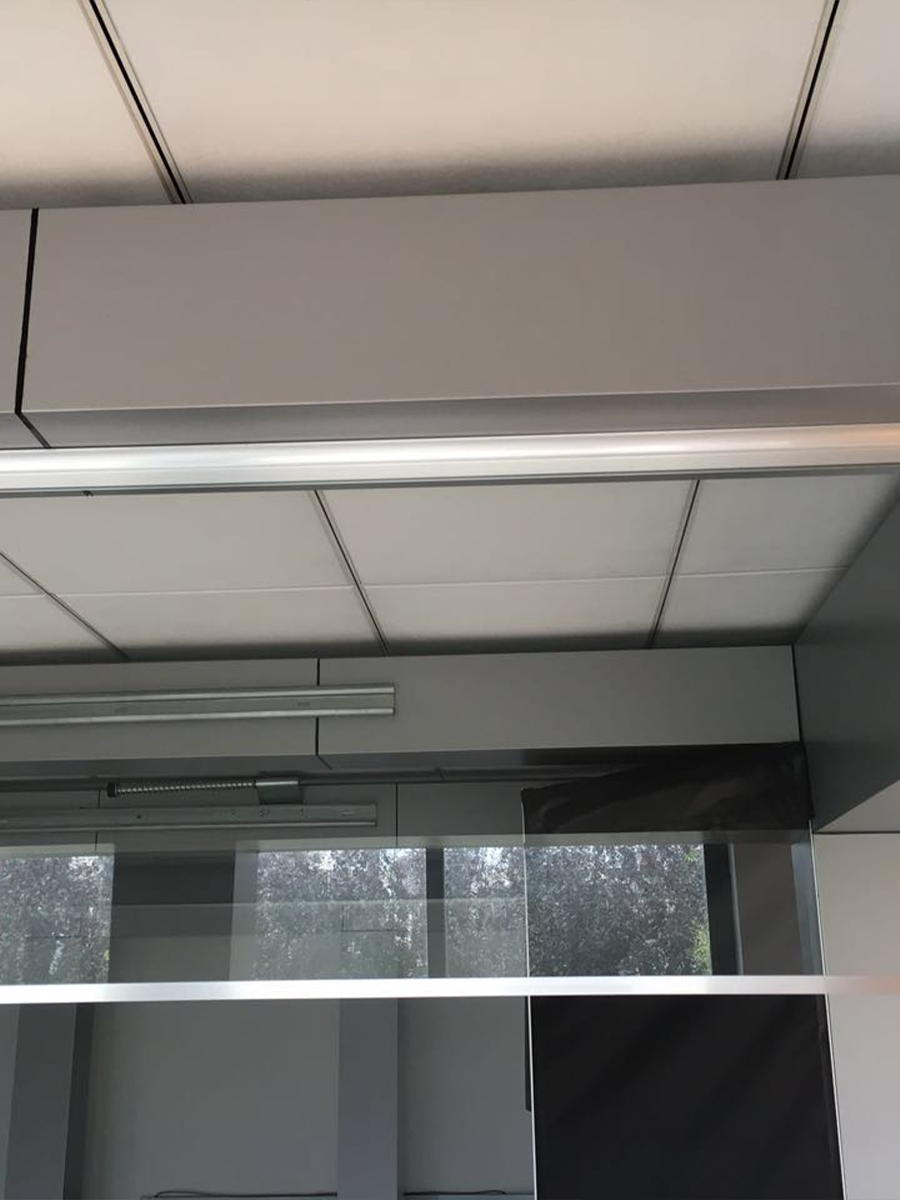 玻（bō）璃擋煙垂壁