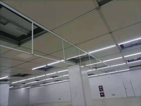 夾絲玻璃擋煙垂壁（bì）