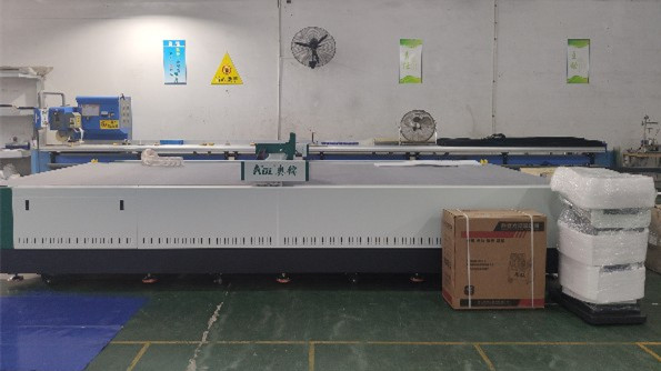 新（xīn）恒邦（bāng）全自動數控裁（cái）切生產線正式投入使用