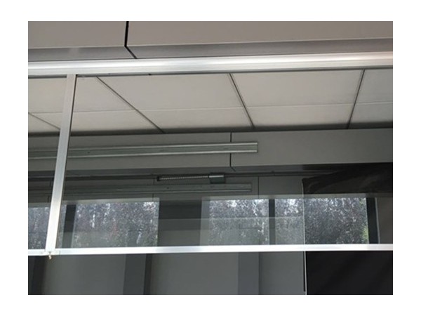 玻璃擋（dǎng）煙（yān）垂壁