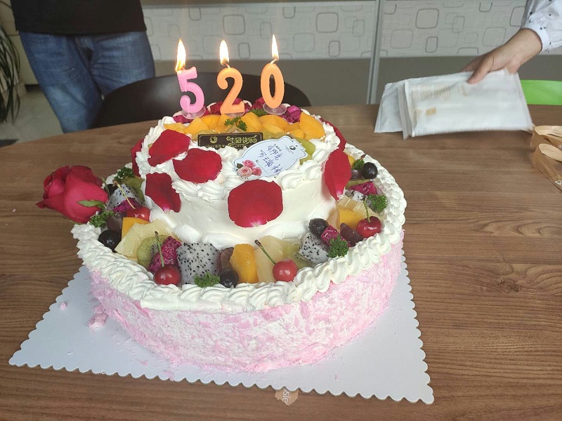 Newhb菠萝蜜免费观看视频（bāng）員工生日蛋糕