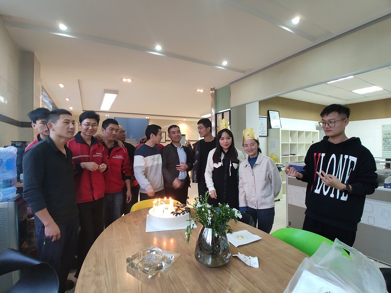 10月菠萝蜜免费观看视频員工生日會