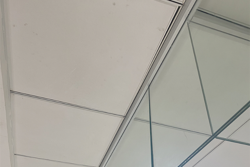 玻璃（lí）擋煙垂壁廠家