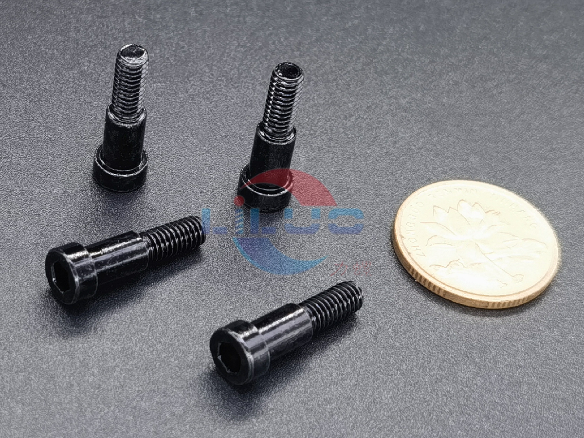 台階螺絲M4x7